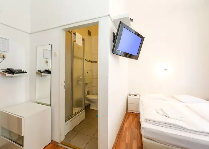 Timeout Hotel, 5 Min To Center, Self Check In מלון וינה